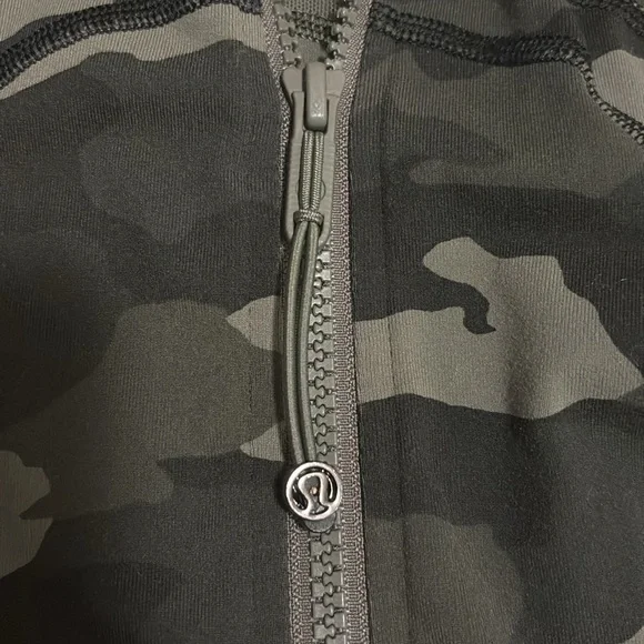 Lululemon Define jacket Camo - Picture 4 of 4